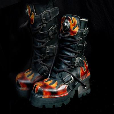 New Rock avec flammes et lacets